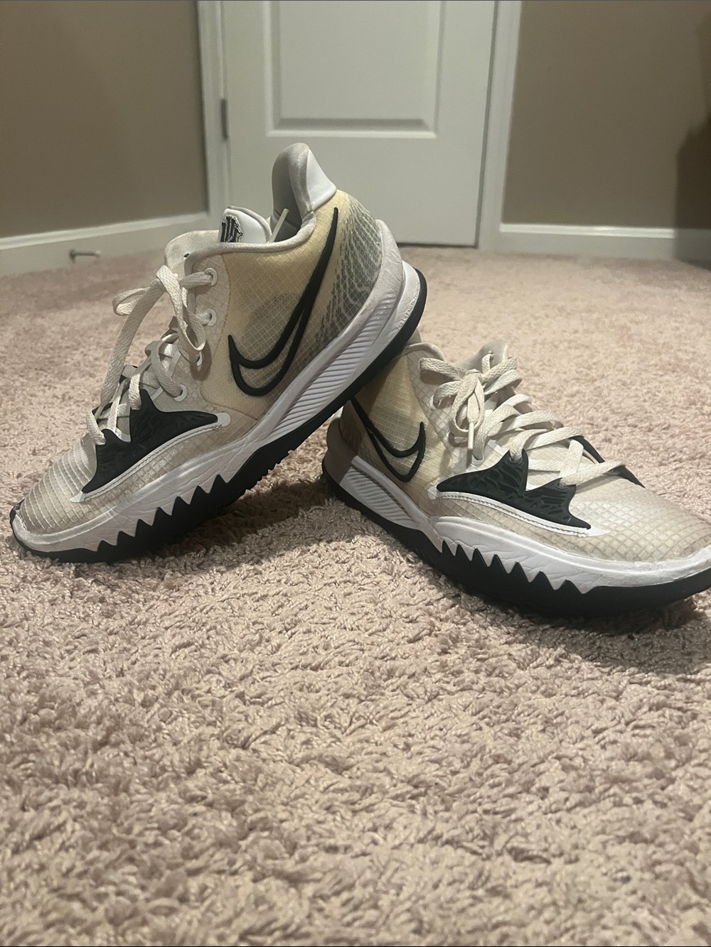 Nike Men’s - Kyrie Shoes!